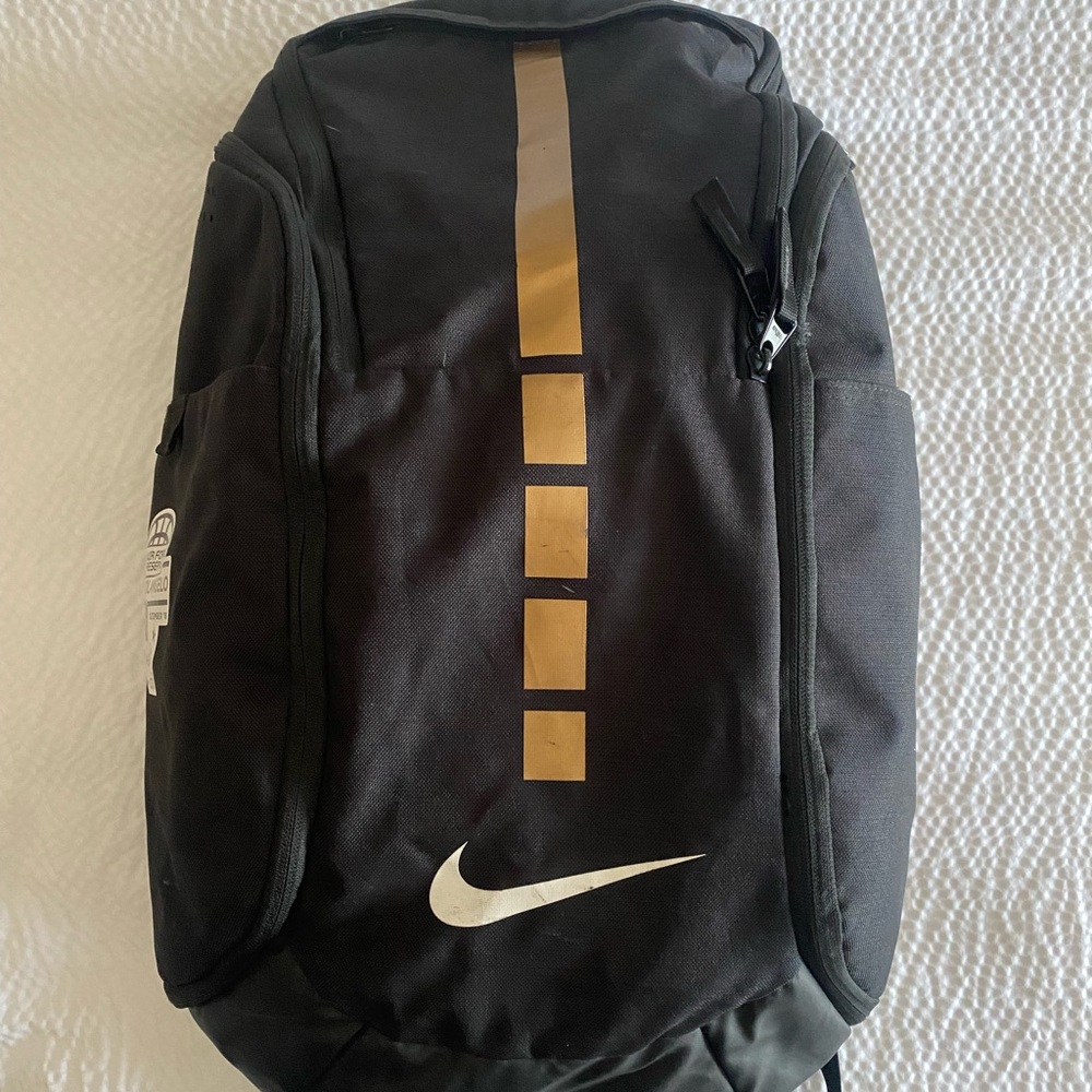 Nike Men's Backpack in Black and Gold